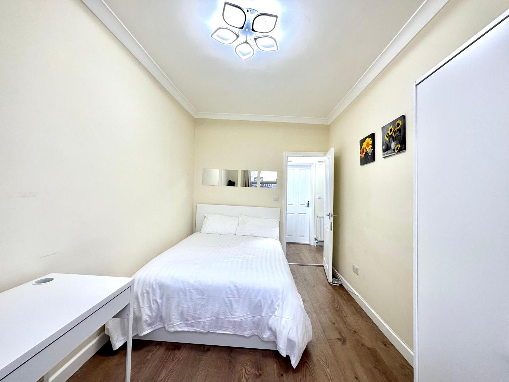 The Euston Guest House-64 Лондон Екстериор снимка